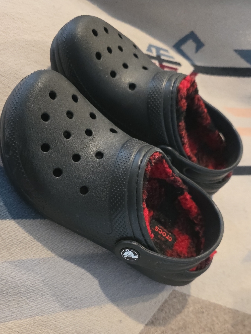 CROCS Kids Black Clog with Red Fleece Lining Size 1